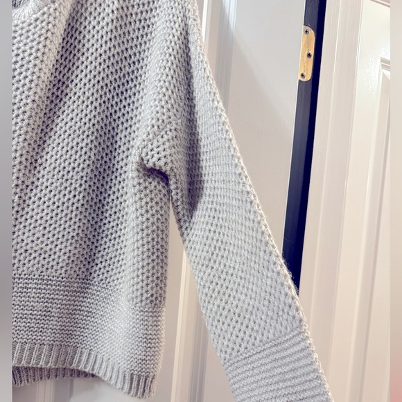 Express Gray sweater. Tie back. - Picture 4 of 4